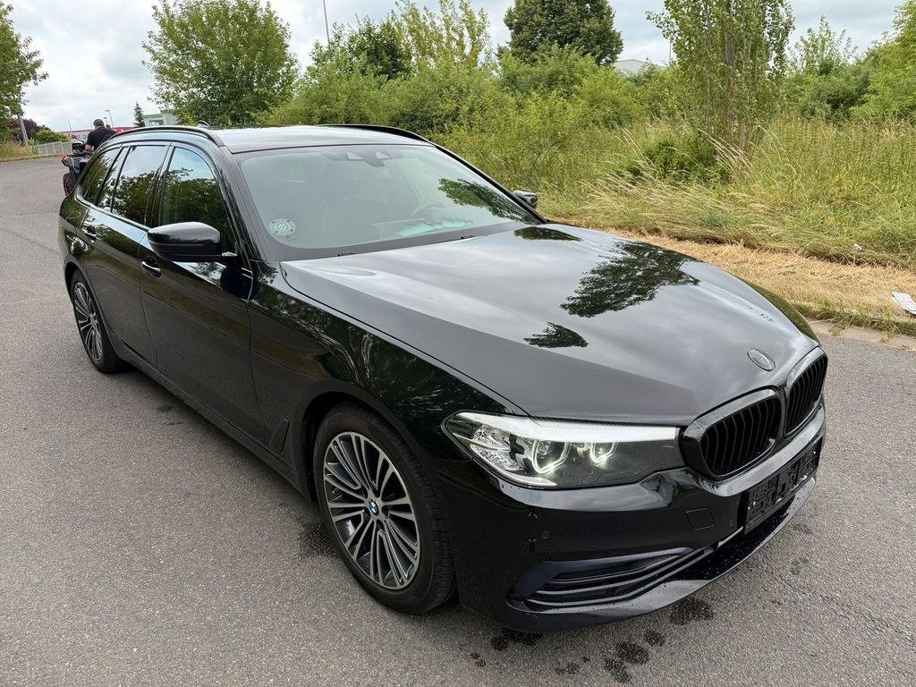 نمای دیگر بی ام و 520d اسپورت لاین / AHK