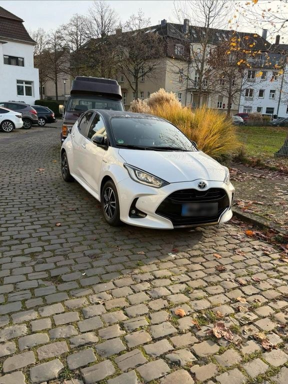 تویوتا یاریس هیبرید 1.5 استایل-LED، HUD، CAM...