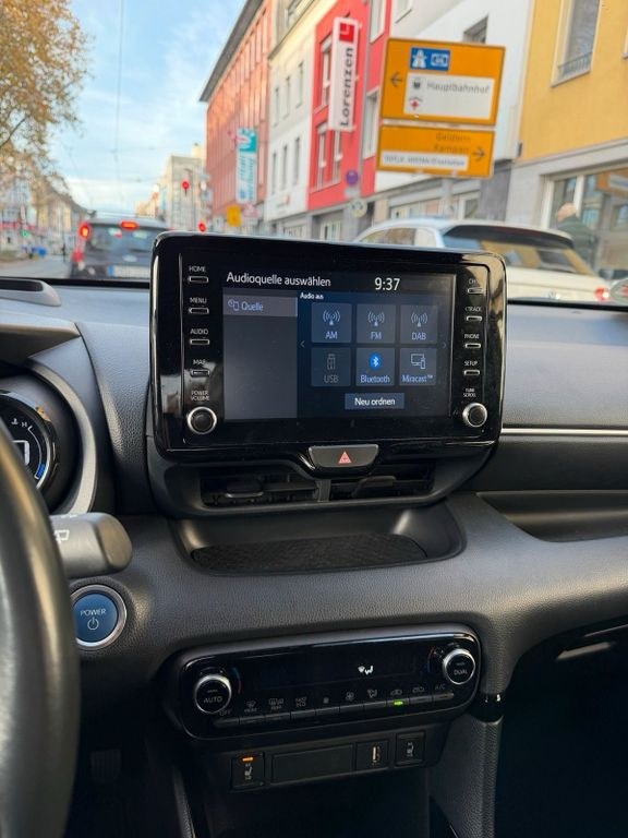 نمای دیگر تویوتا یاریس هیبرید 1.5 استایل-LED، HUD، CAM...