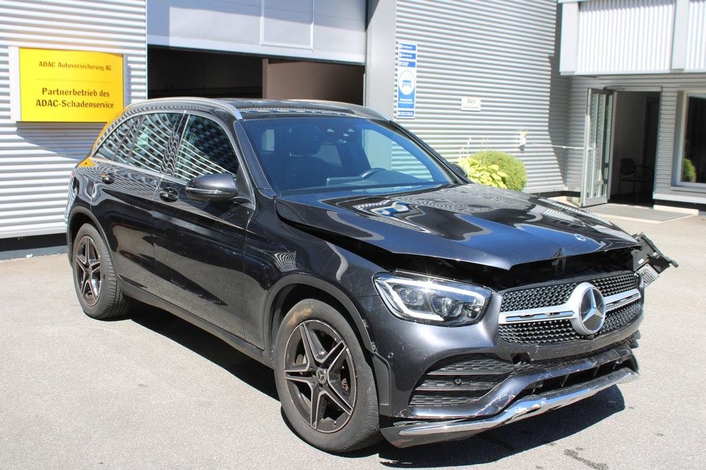 نمای دیگر مرسدس بنز GLC 300 d 4Matic AMG