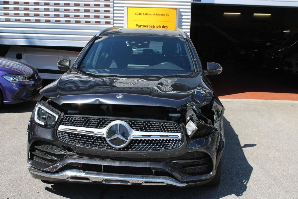 نمای دیگر مرسدس بنز GLC 300 d 4Matic AMG
