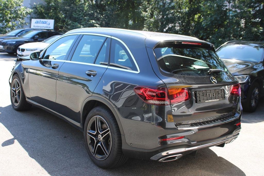 نمای دیگر مرسدس بنز GLC 300 d 4Matic AMG