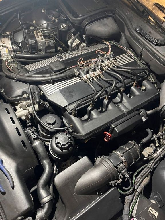 نمای دیگر بی ام و 2001 بی ام و 520i E39 بنزین با LPG