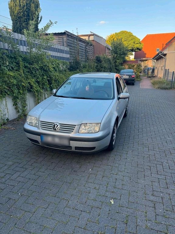 فولکس واگن VW بورا 1,6l سفارشی TÜV تا 5/28