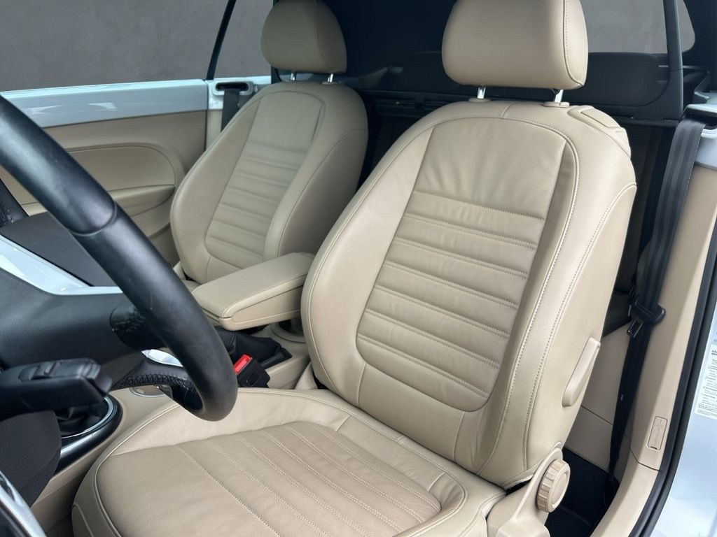 نمای دیگر فولکس واگن بیتل کابریو آر لاین 2.0 TSI ناوی+چرم+گرمکن صندلی+PDC