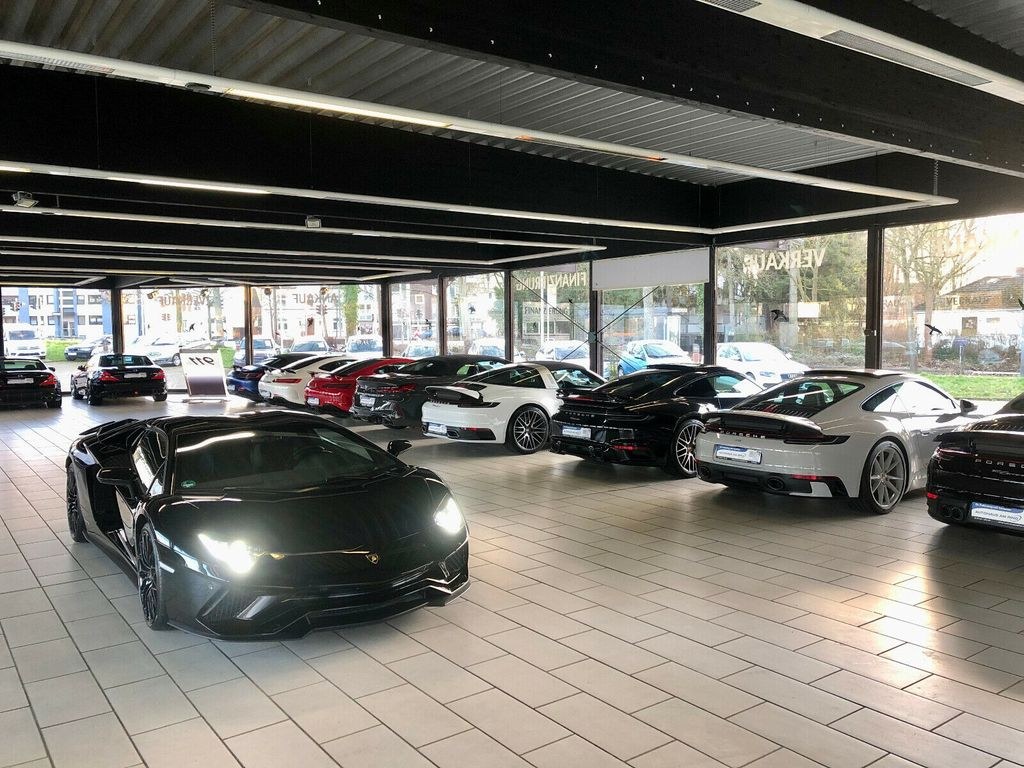 نمای دیگر مرسدس بنز اسپرینتر کاستن 314 CDI 2,0t AHK ۶ صندلی دوربین ناوبری