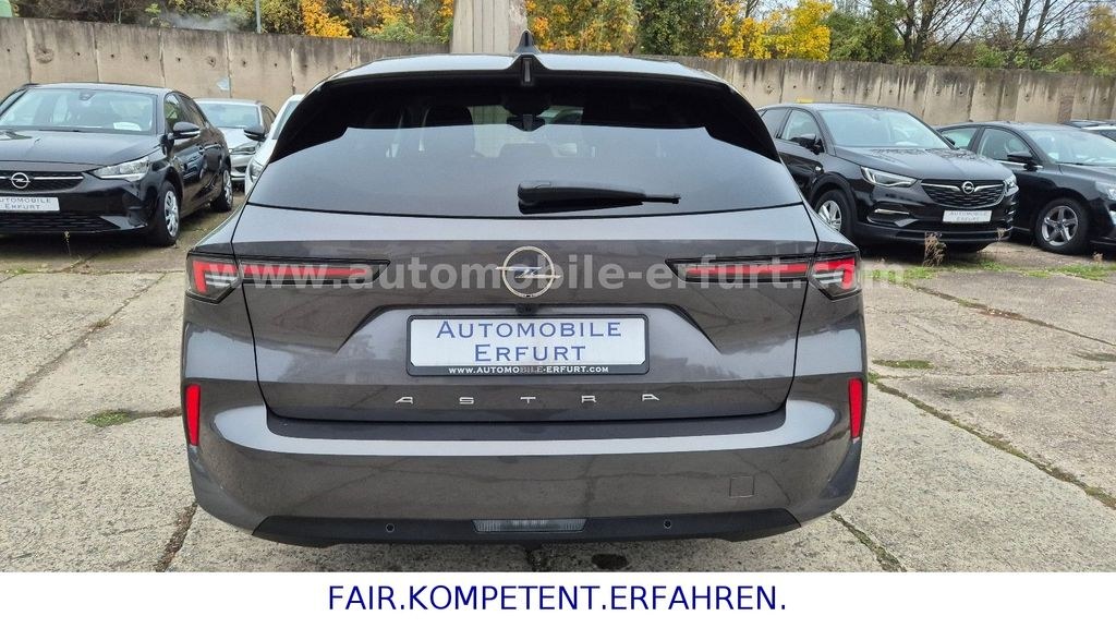نمای دیگر اوپل آسترا L اسپورتس تورر بیزینس ادیشن*دست اول*LED*
