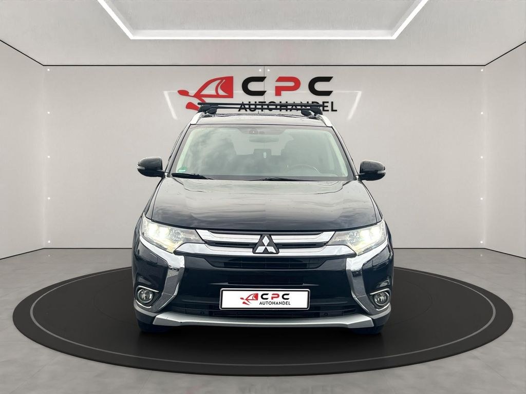نمای دیگر میتسوبیشی اوتلندر تاپ 4WD