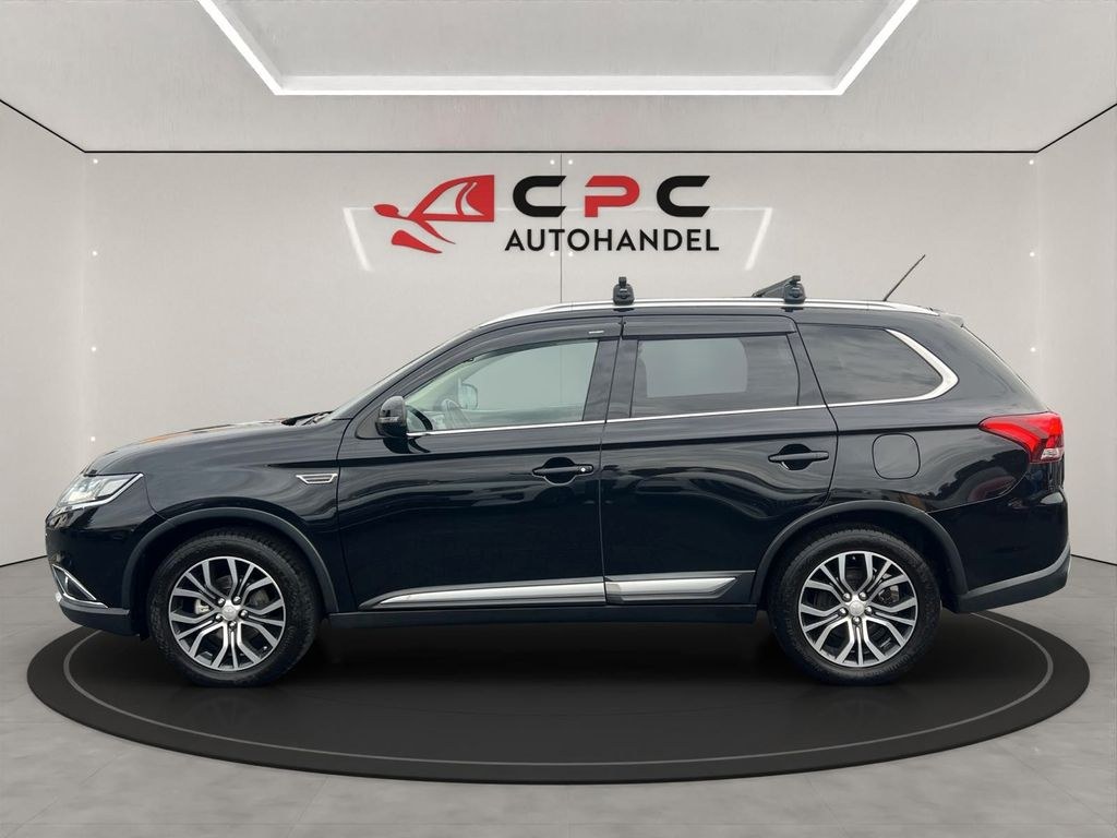 نمای دیگر میتسوبیشی اوتلندر تاپ 4WD