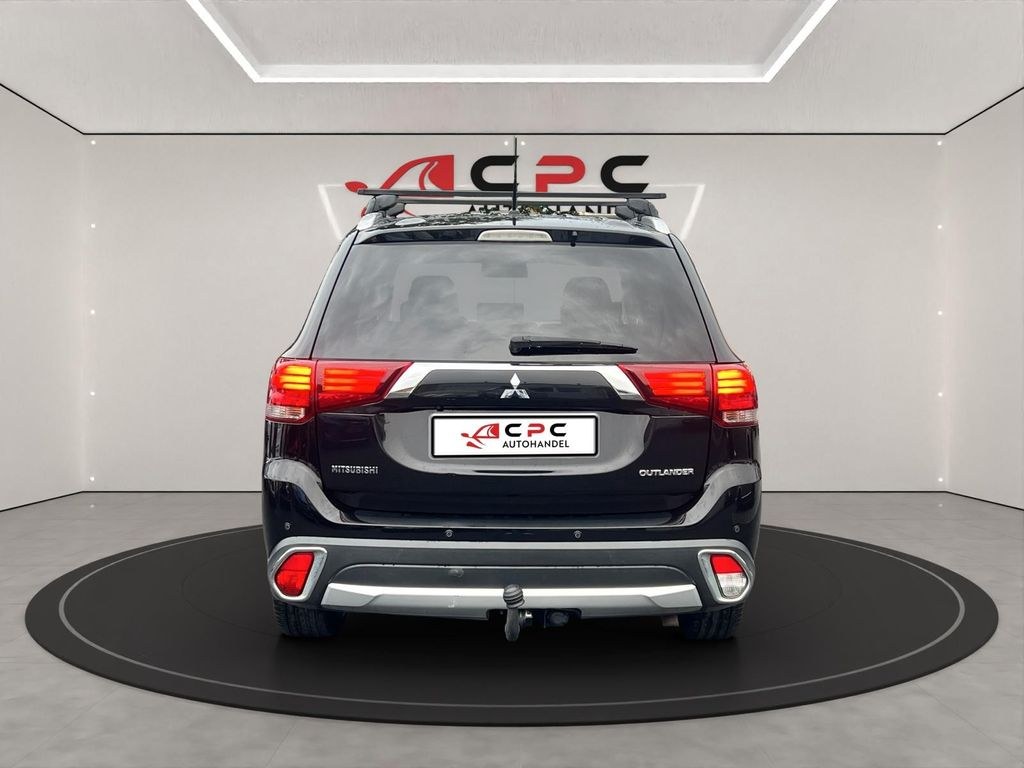 نمای دیگر میتسوبیشی اوتلندر تاپ 4WD