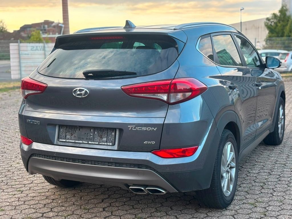 نمای دیگر هیوندای توسان استایل 4WD دوربین ناوی SHZ دست اول گارانتی
