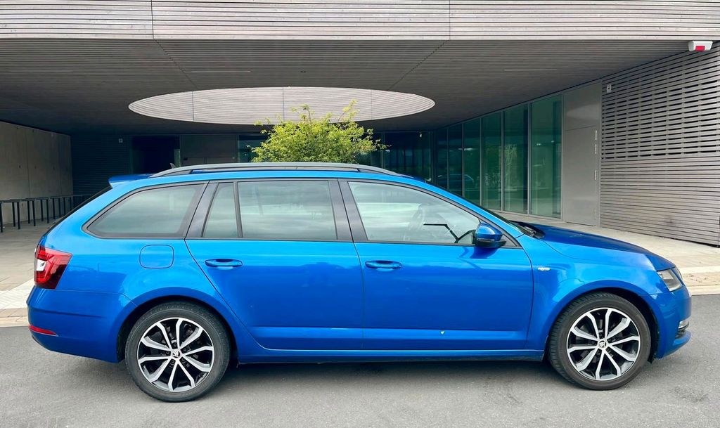 نمای دیگر اشکودا اکتاویا کامبی سولیل 2.0 TDI 150 PS...