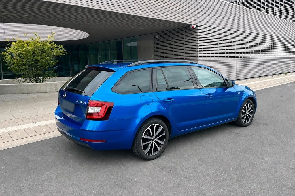 نمای دیگر اشکودا اکتاویا کامبی سولیل 2.0 TDI 150 PS...