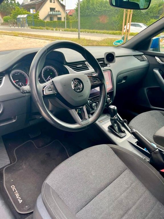 نمای دیگر اشکودا اکتاویا کامبی سولیل 2.0 TDI 150 PS...