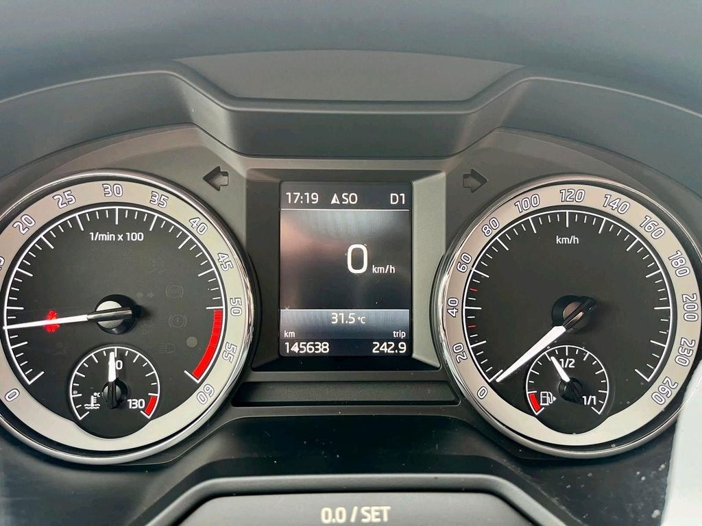 نمای دیگر اشکودا اکتاویا کامبی سولیل 2.0 TDI 150 PS...