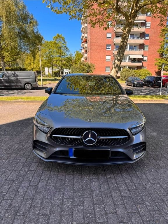 نمای دیگر مرسدس بنز مرسدس بنز A200d AMG لاین
