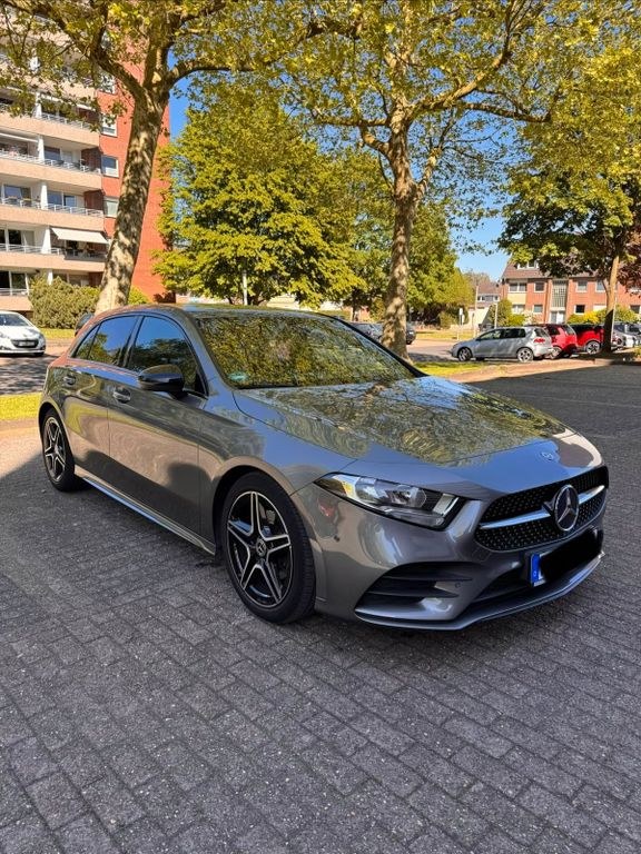 نمای دیگر مرسدس بنز مرسدس بنز A200d AMG لاین