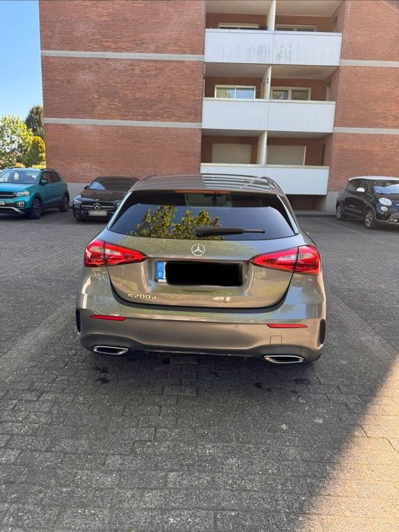 نمای دیگر مرسدس بنز مرسدس بنز A200d AMG لاین
