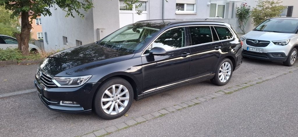 نمای دیگر فولکس واگن پاسات 2.0 TDI کامفورت لاین Pano ACC AHK