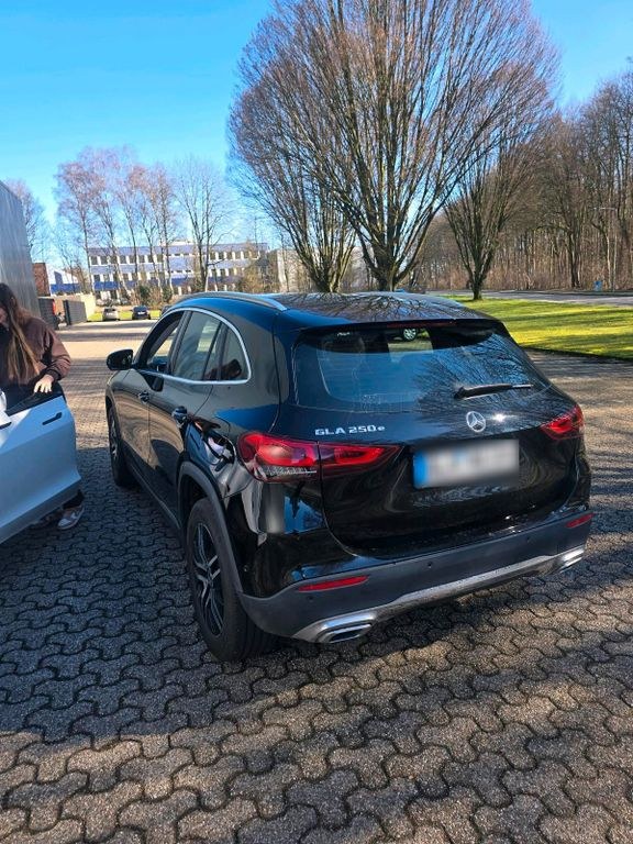 نمای دیگر مرسدس بنز GLA 250e پلاگین هیبرید