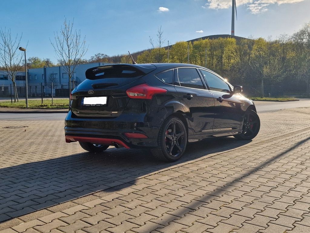 نمای دیگر فورد Focus 1,5 EcoBoost 110kW ST-Line ST-Line