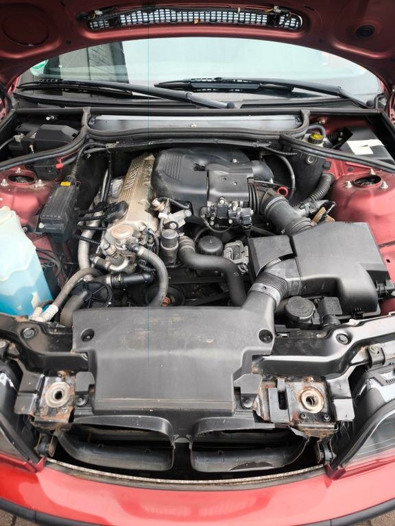 نمای دیگر بی ام و 318 E46