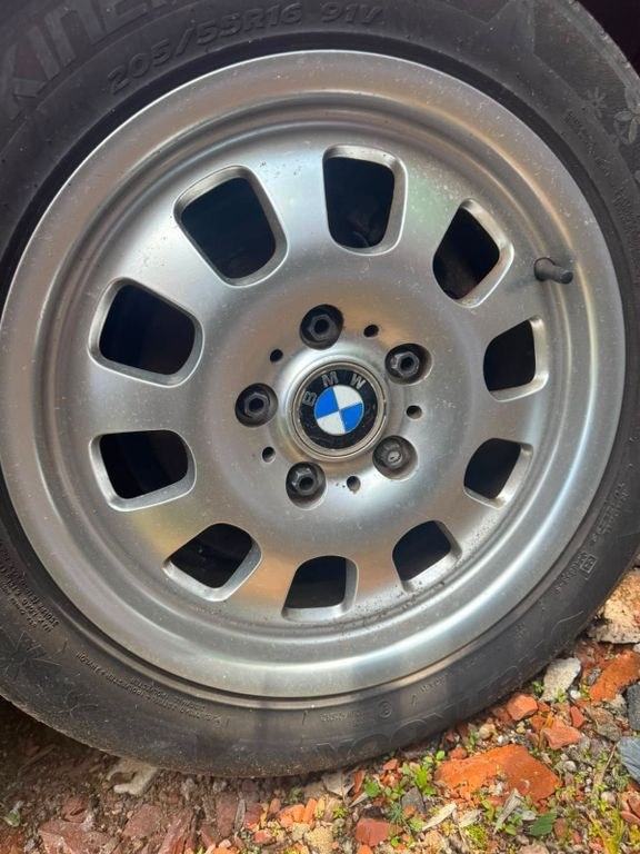 نمای دیگر بی ام و 318 E46