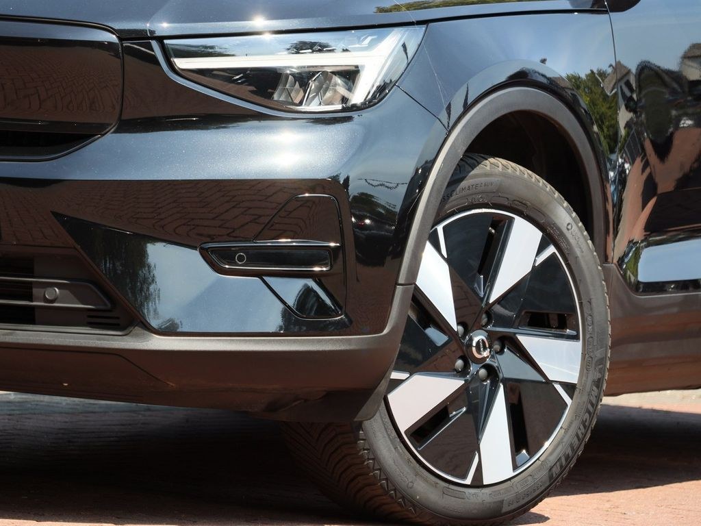 نمای دیگر ولوو XC40 پلاس تک موتور ریشارژ تمام الکتریکی 2W