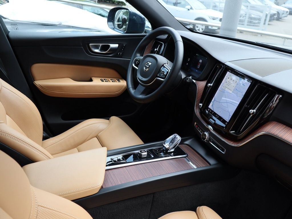 نمای دیگر ولوو XC60 B5 پلاس دارک AWD