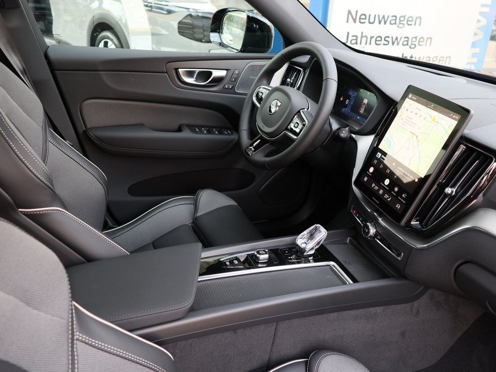 نمای دیگر ولوو XC60 T6 AWD ریشارژ پلاس بلک ادیشن نمایشی