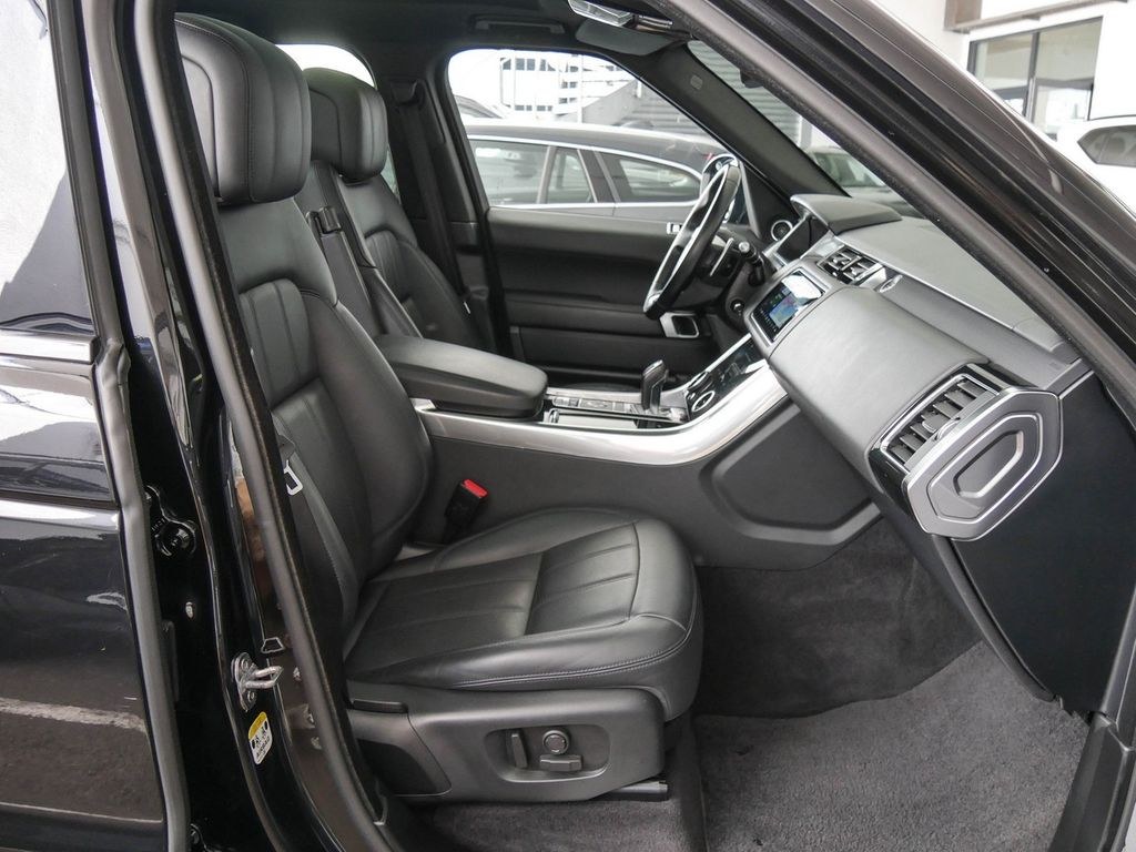 نمای دیگر لندروور رنجروور اسپرت D250 داینامیک HSE بلک پک -