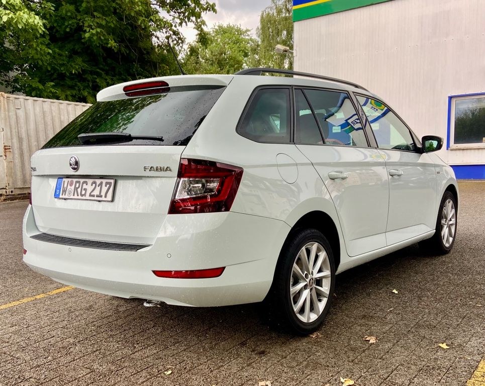 نمای دیگر اشکودا فابیا 1.0l TSI 81kW سولیل کومبیبی سولیل