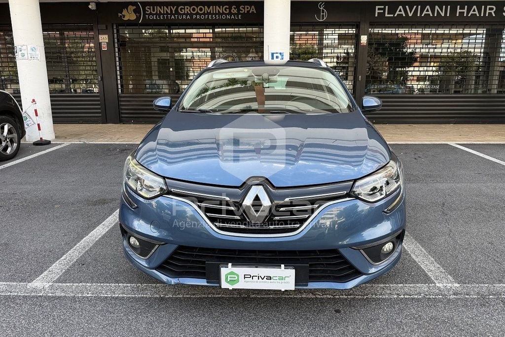 نمای دیگر رنو رنو مگان اسپورتر dCi 8V 110 CV EDC انرژی