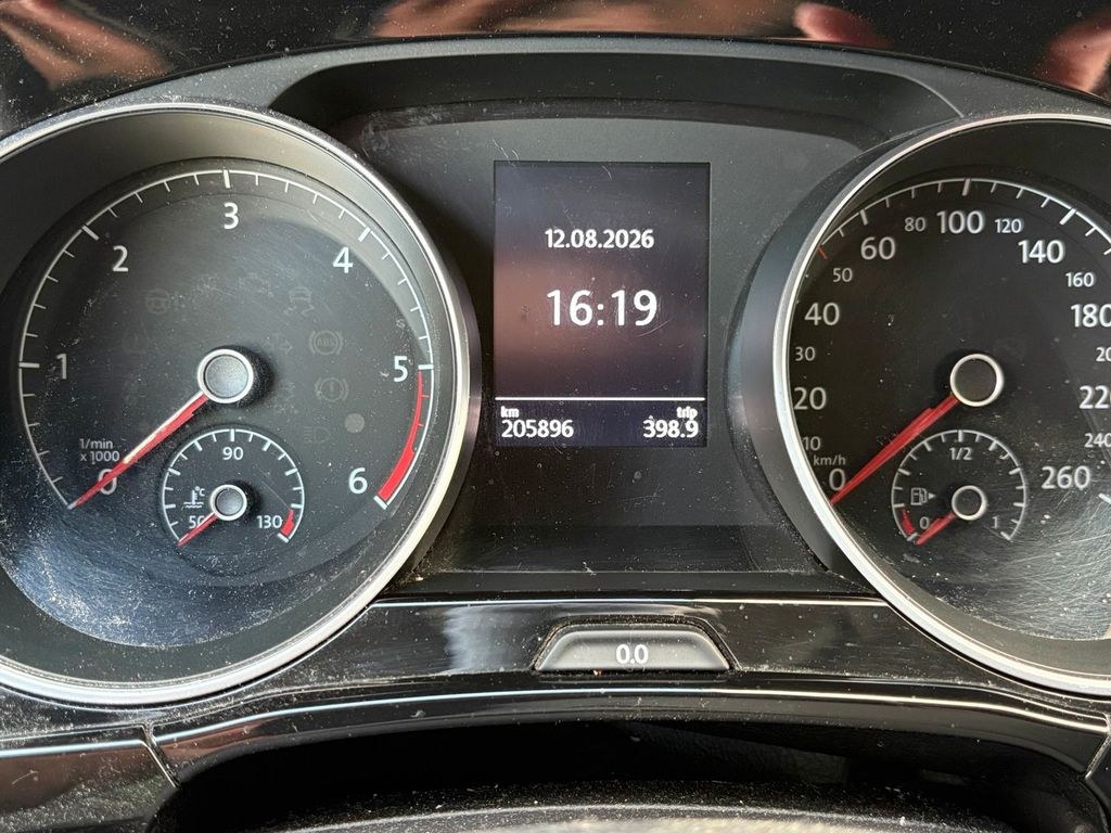 نمای دیگر فولکس واگن توران 1.6 TDI کامفورت لاین بلو...