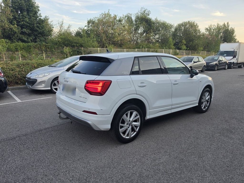 نمای دیگر آئودی Q2 35 TFSI اسلاین