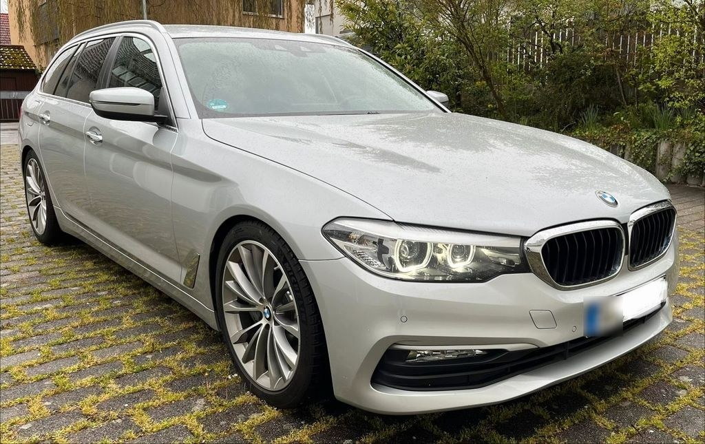 نمای دیگر بی ام و G31 کومبی 525d چرم، ناوی پروف، HUD، ...
