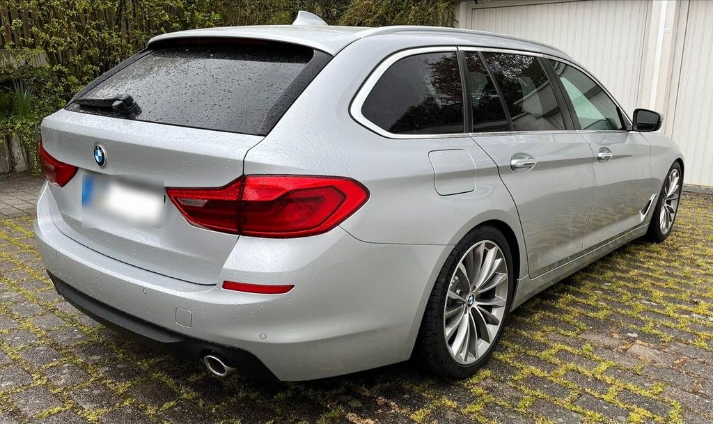 نمای دیگر بی ام و G31 کومبی 525d چرم، ناوی پروف، HUD، ...