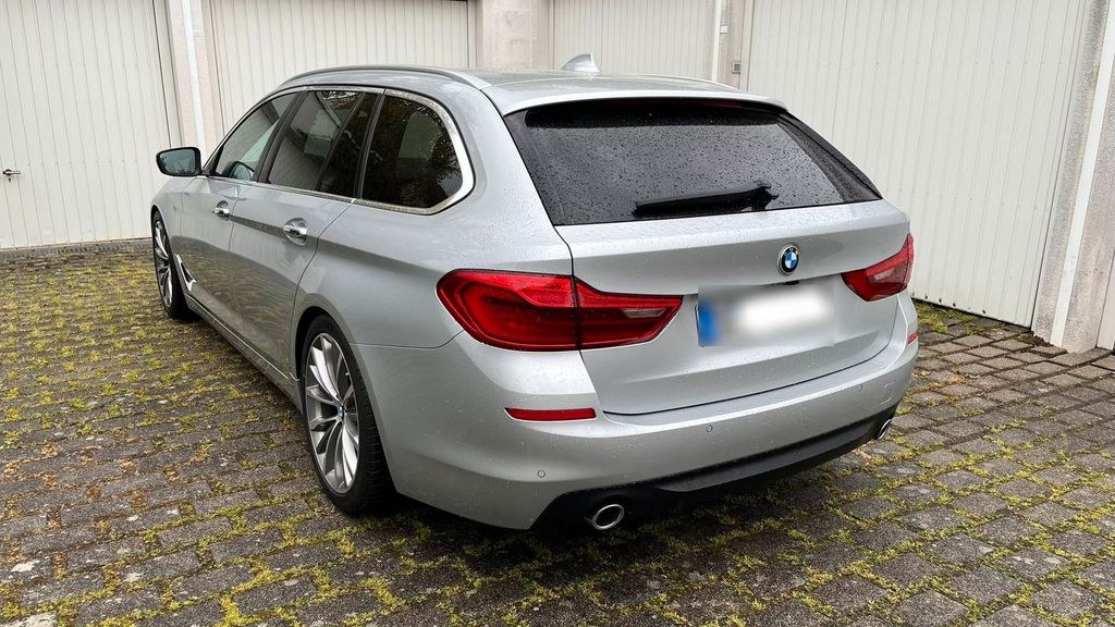 نمای دیگر بی ام و G31 کومبی 525d چرم، ناوی پروف، HUD، ...