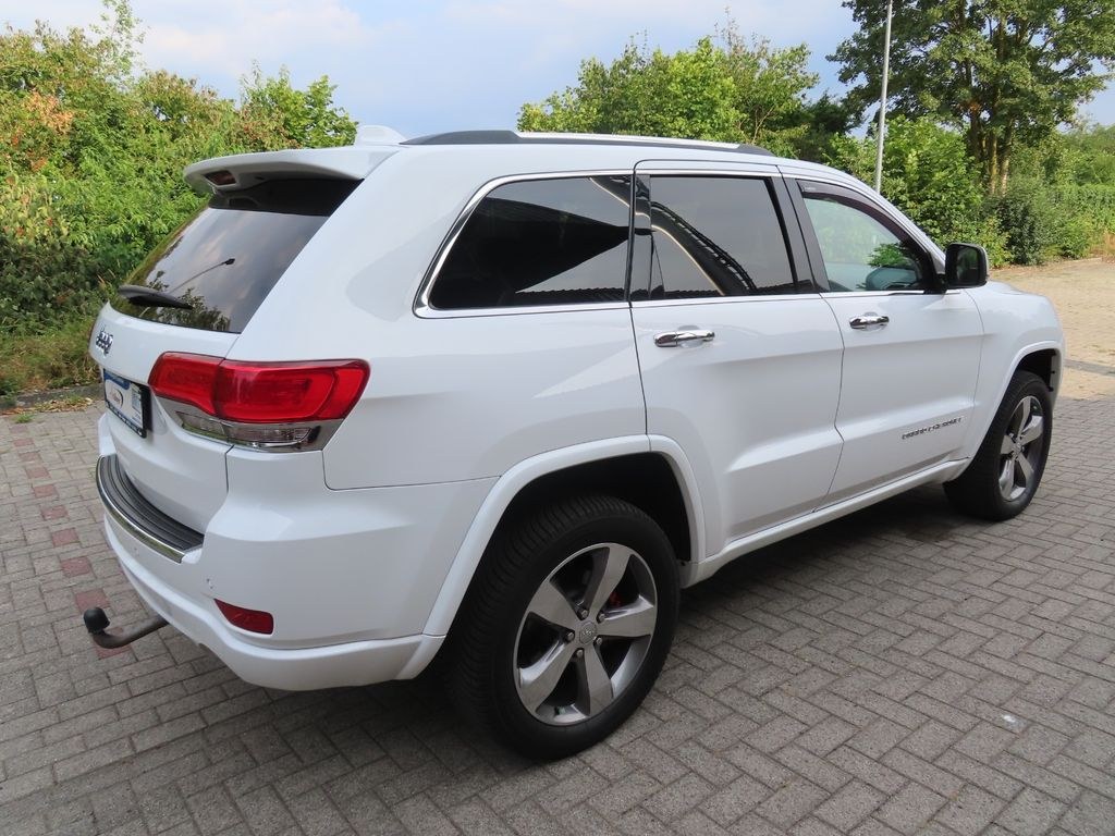 نمای دیگر جیپ گرند چروکی 3.0CRD اورلند 4x4 چرم ناوی قلاب یدک