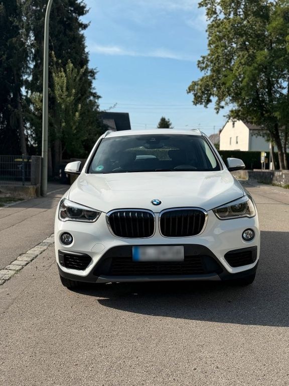 نمای دیگر بی ام و بی ام و X1 xDrive18d