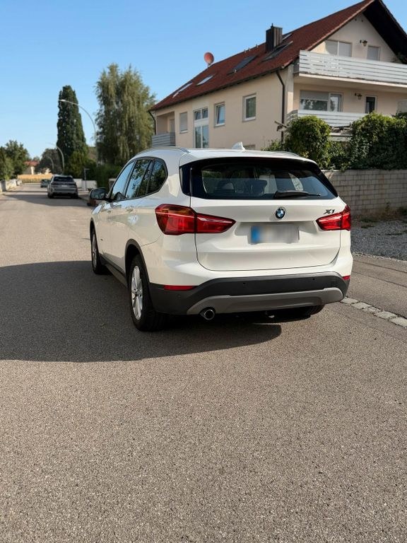 نمای دیگر بی ام و بی ام و X1 xDrive18d