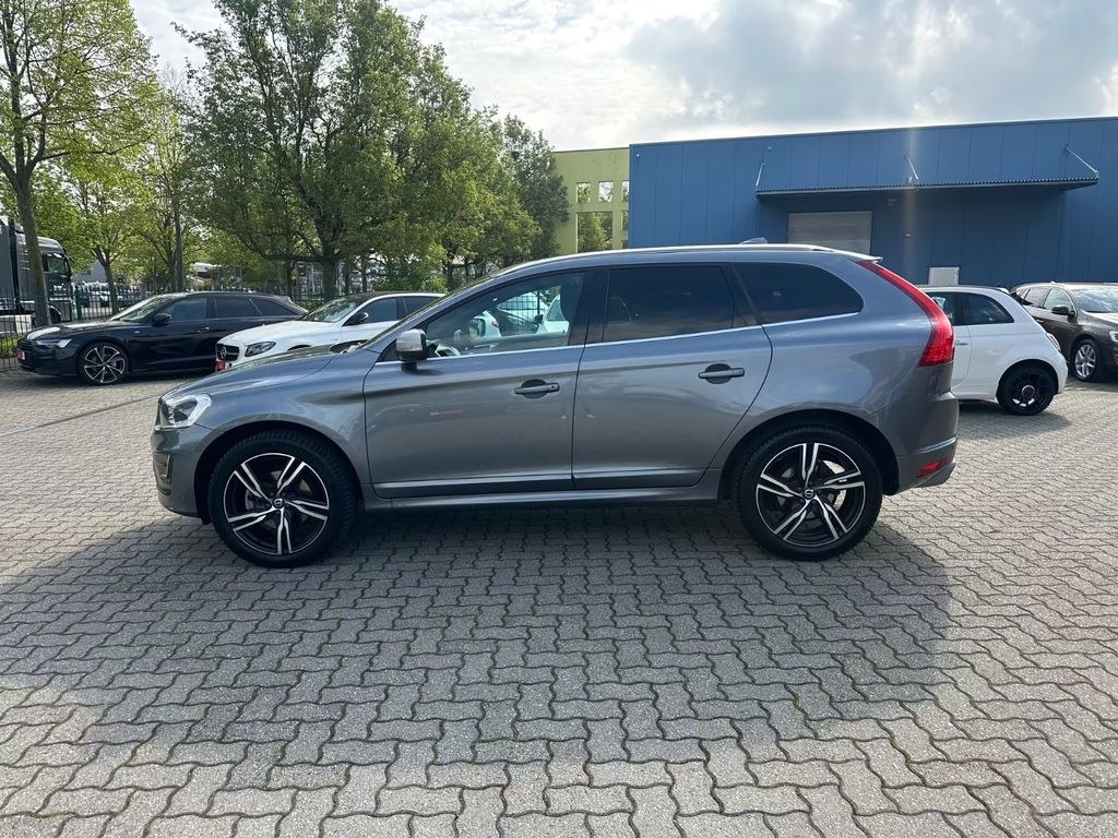 نمای دیگر ولوو XC60 2.0 D3 اتوماتیک آر-دیزاین AHK پانوراما ناوی بی-زنون