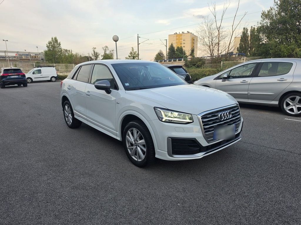 نمای دیگر آئودی Q2 35 TFSI اسلاین