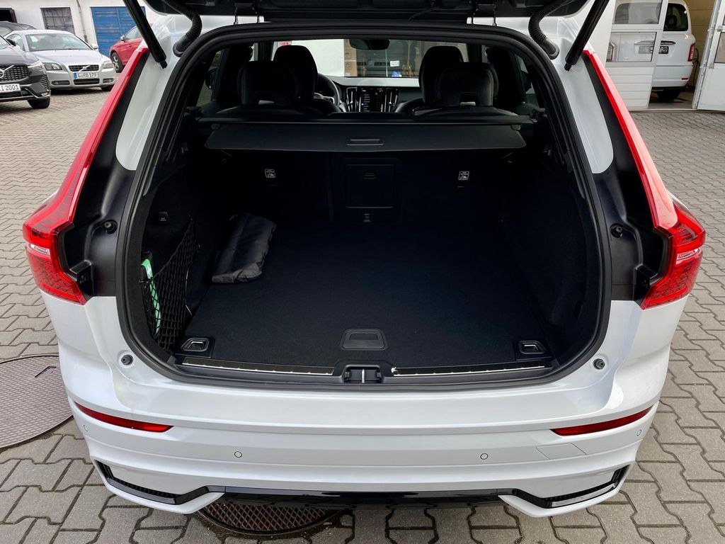 نمای دیگر ولوو XC60 B4 AWD پلاس دارک 4xSHZ ACC BLIS FHZ STDHZ