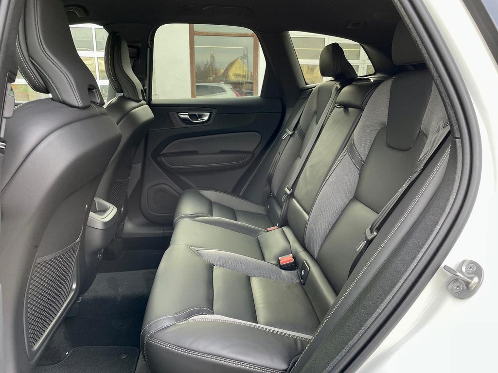 نمای دیگر ولوو XC60 B4 AWD پلاس دارک 4xSHZ ACC BLIS FHZ STDHZ