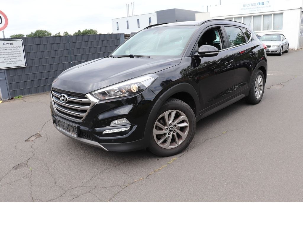 هیوندای توسان 1.7 CRDi 2WD، یک دست، ناوی، پانوراما