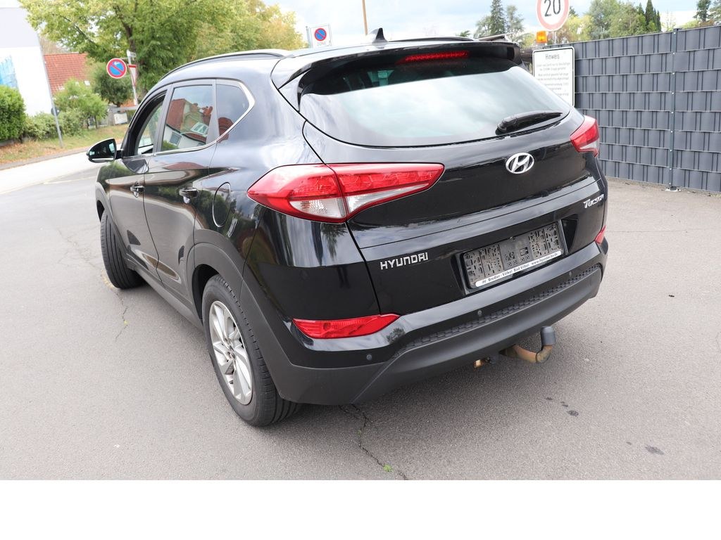 نمای دیگر هیوندای توسان 1.7 CRDi 2WD، یک دست، ناوی، پانوراما