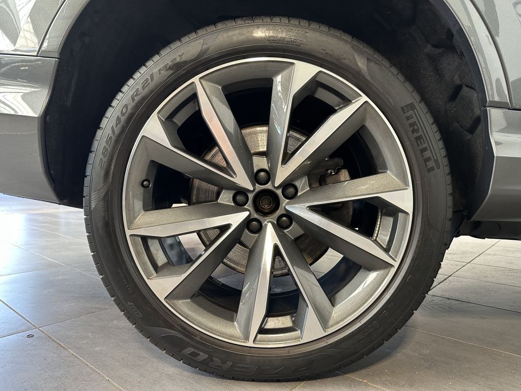 نمای دیگر آئودی Q7 50 TDI S-Line بلک 7 نفره ناوی+ماتریکس+بکسل