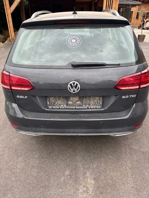 نمای دیگر فولکس واگن گلف 2.0 TDI DSG هایلاین واریانت هایلاین
