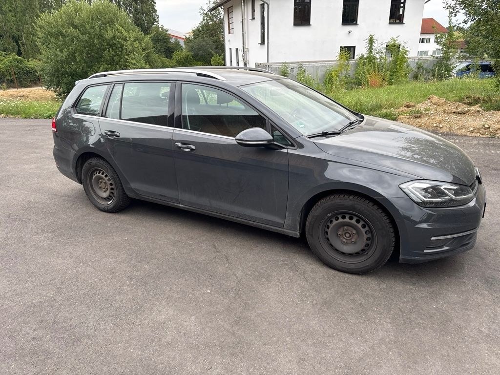 نمای دیگر فولکس واگن گلف 2.0 TDI DSG هایلاین واریانت هایلاین